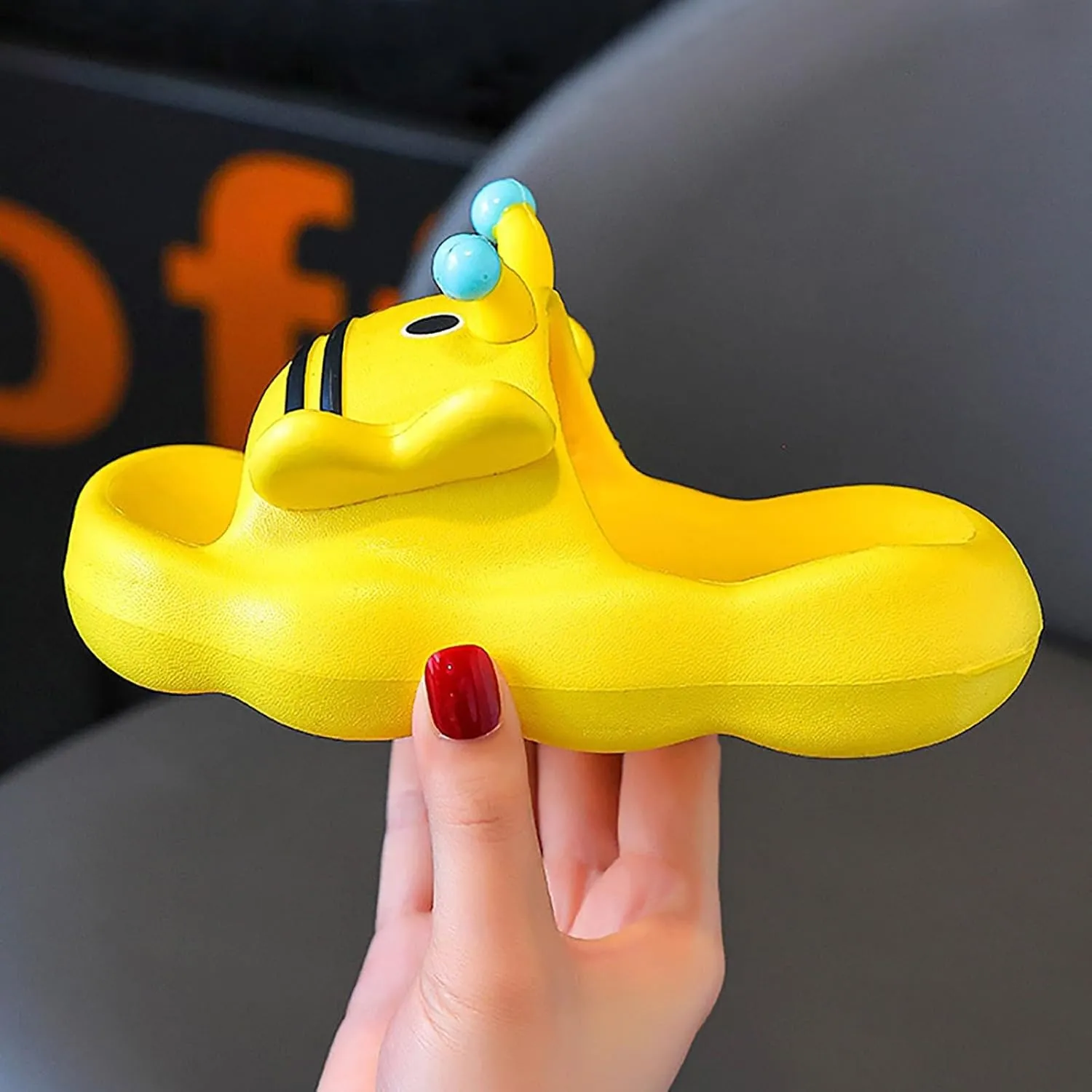 Kids Slides Cartoon B𝐞e Pattern Slippers Soft Sole Water Shoes Lightweight Sandals Non-Slip Shower Slide
