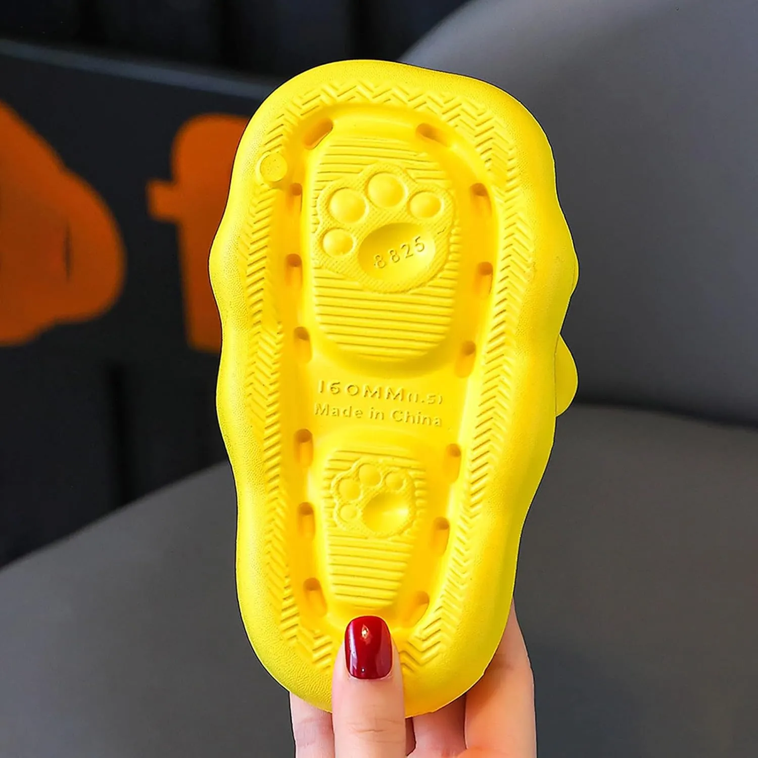 Kids Slides Cartoon B𝐞e Pattern Slippers Soft Sole Water Shoes Lightweight Sandals Non-Slip Shower Slide