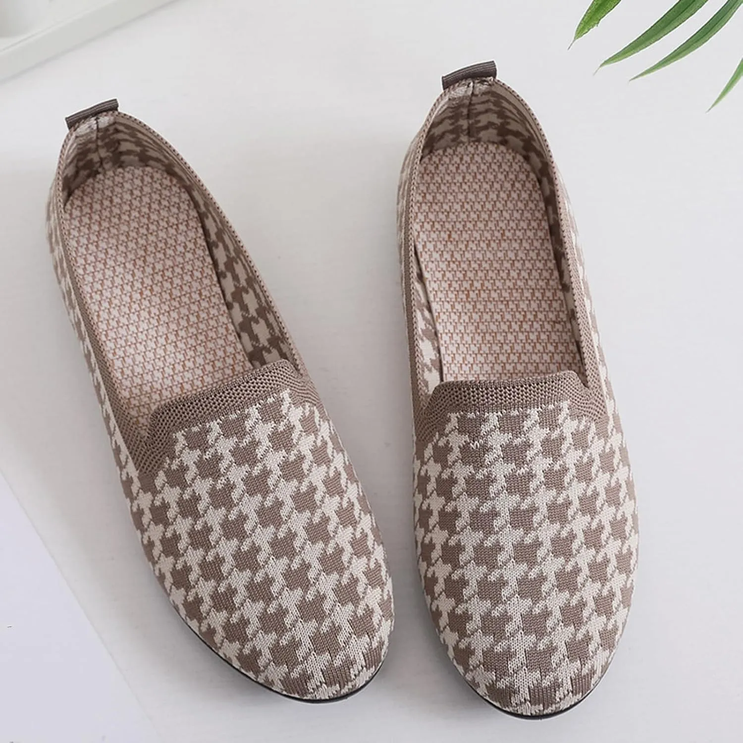 Women's L𝐨w Heel Casual Shoes Wide Width Walking Shoes Comfortable Anti Slip Breathable Soft Sole Lightweight Canvas Sneaker