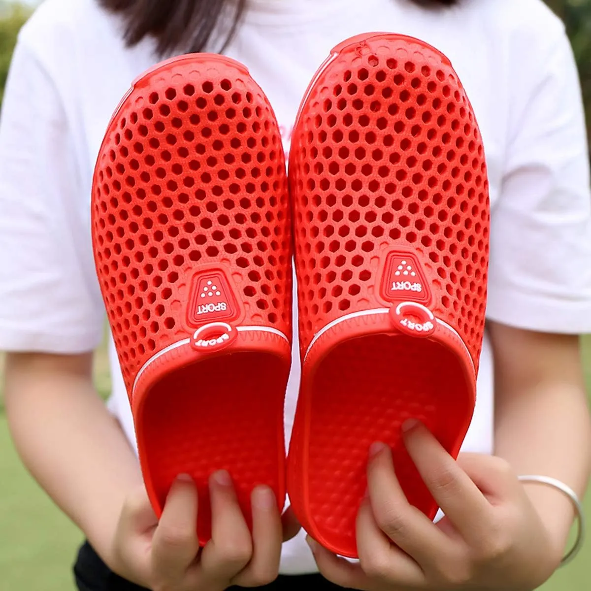 Womens Mens Bathroom Garden Non-slip Hole Breathable Lightweight Sandals Unisex Beach Quick Drying Sandals Couple Indoor/Outdoor Slippers